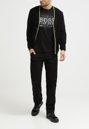 BOSS, T-shirt à manches longues - black