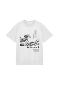 T-shirt blanche avec un imprimé de vague de style japonais en noir et blanc, comprenant le Mont Fuji et du texte japonais.