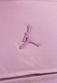 Jordan ALPHA DUFFLE - Bolsa de deporte - orchid