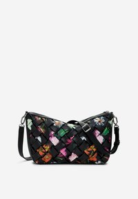 Borsa nera intrecciata con motivi floreali multicolori; presenta una chiusura con zip, una tracolla regolabile e una silhouette curva per versatilità.