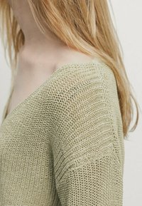 Massimo Dutti Strickjacke - light green