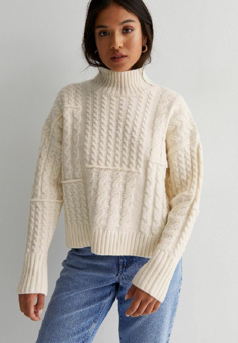 New Look Petite PATCHWORK CABLE KNIT HIGH NECK Jumper cream/beige