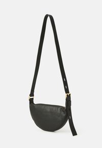 Leather crossbody bag in black. Rounded shape with a zipper closure. Features a flat strap with adjustable length and gold-tone hardware accents.
