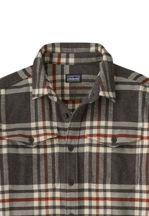 Camicia in flanella a quadri grigia e crema con accenti marroni, caratterizzata da un colletto con bottoni e due tasche sul petto. Realizzata in cotone biologico.