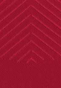 Rote strukturierte Oberfläche mit erhabenem Chevron-Muster, das nach oben zeigt, mit gleichmäßigen diagonalen Linien und einer rauen, fühlbaren Oberfläche.
