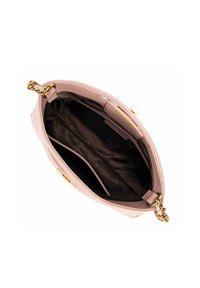 Borsa a tracolla in pelle rosa chiaro con chiusura a zip superiore, dettagli in catena dorata e una superficie testurizzata. L'interno presenta una fodera scura e tasche.