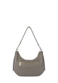 Sac à épaule en cuir gris avec une forme courbée, une bandoulière ajustable et une poche zippée à l'avant avec des finitions en métal doré. Texture lisse.