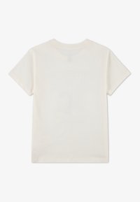 Kremfarget T-skjorte med korte ermer, rund hals og en jevn, myk tekstur uten synlige grafiske elementer eller mønstre.