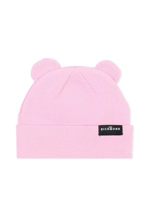 Cuffia rosa lavorata a maglia con due piccole orecchie rotonde sulla sommità e un'etichetta rettangolare nera con la scritta John Richmond sul bordo.