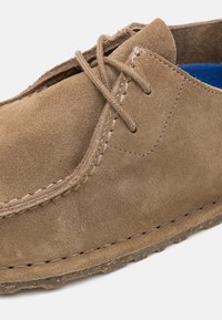 Birkenstock UTTI LACE NARROW UNISEX - Hétköznapi fűzős cipő - gray taupe