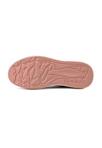 Suola di scarpa in gomma di un rosa chiaro, con un motivo testurizzato caratterizzato da scanalature e rilievi per una buona aderenza. Bordo liscio e design piatto.