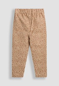 Beige színű leggings barna leopárdmintával és elasztikus derékpánttal, világos szürke háttéren elhelyezve.
