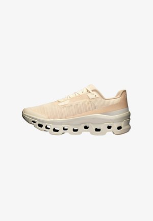 Scarpa sportiva rosa chiaro con tomaia in rete, lacci piatti e una suola spessa e esagonale per supporto e comfort.