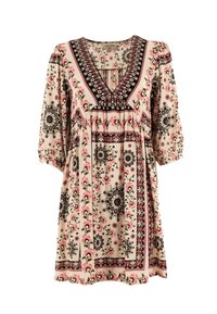 Vestido de longitud hasta la rodilla con patrón floral, que presenta un escote en V y mangas tres cuartos. Los colores incluyen crema, negro y rosa con detalles intrincados.