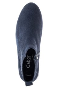 Bottines en suède bleu foncé avec une texture lisse, fermeture par zip sur le côté et semelle intérieure rembourrée arborant la marque "Gabor confort".