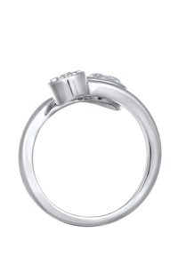 Sølvring med to runde ædelstene indsat i poleret metal. Glat, reflekterende bånd med to dekorative accenter på toppen.