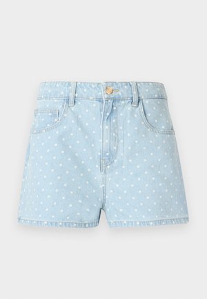 Svetlomodré riflové šortky s bielymi bodkami, zapínanie na gombíky vpredu, opaskové očká a predné vrecká na jednoduchom pozadí.