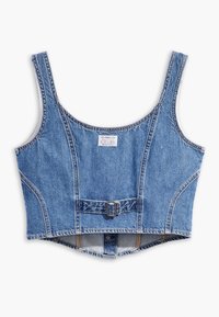 Denim crop top i ljusblått med tjocka axelband, en figurnära kropp, detalj med spännrem framtill och rå avslutning. Har sömnadsdetaljer.