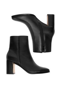 Čierne kožené členkové čižmy s špicatou špičkou, stredným blokovým podpätkom, bočným zipsom a hladkou textúrou. Doplnené jemným zlatým detailom na podpätku.