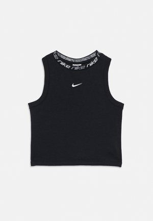 Melns piedurkņu nesaturošs crop top ar baltu Nike swoosh logotipu centrā uz krūtīm un uz apkakles atkārtoti izdrukātu "nike" tekstu.