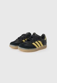 adidas Originals SAMBA MESSI UNISEX - Indoor football boots - core black/gold-coloured/gum