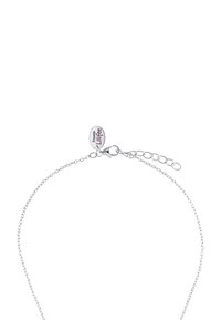 Zilveren kettingarmband met verstelbare lengte. Voorzien van een karabijnsluiting en een klein ovaal label met de inscriptie "Princess Lillifee".