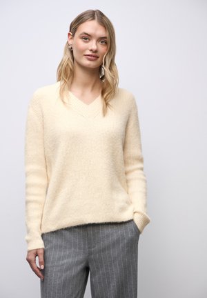 - Sweter