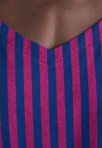 LASCANA LSCN BY LASCANA SHORTY - Set lenjerie de noapte - berry stripe