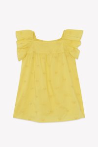Gul bluse med korte, volangermsermer, med hjerte mønster og en løs, flytende design. Laget av lett stoff.