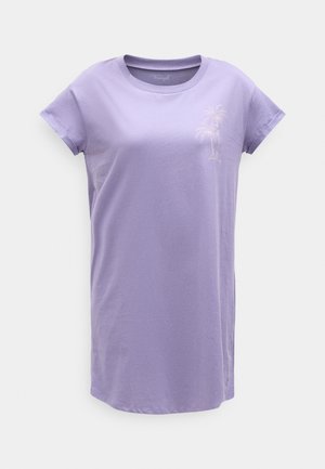 Fioletowa koszula nocna z krótkim rękawem, okrągłym dekoltem i małym haftem palmy na lewej piersi.