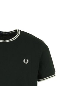T-shirt in cotone nero con collo a girocollo a righe bianche, caratterizzato da un piccolo logo di alloro ricamato sul lato sinistro del petto. Maniche corte.