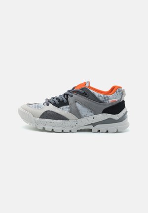 AMZN TRAILHEAD UNISEX - Sneakers laag - ripstop grey/grey