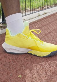 New Balance TWO WXY V5 UNISEX - Obuća za košarku - lemon zest