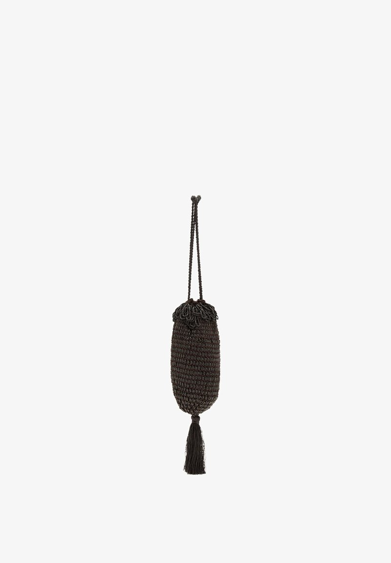 Petit sac en tissu noir tissé avec un cordon, une pampille en bas et une poignée en boucle tressée pour accrocher ou porter.