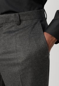 HUGO HENRY GETLIN  - Kostuum - open grey