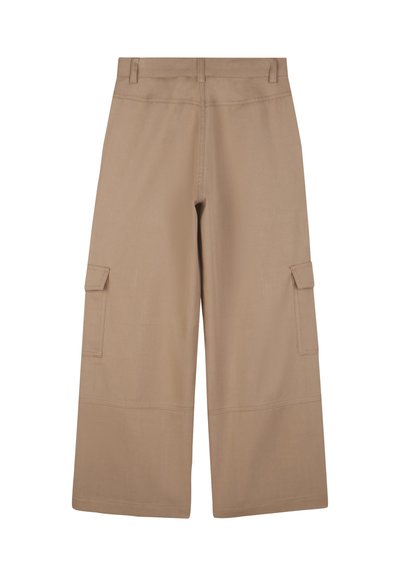 Pantaloni cargo beige a gamba larga con due tasche laterali, vita frontale piatta e tessuto dalla texture liscia. Taglio sartoriale per una vestibilità ampia.