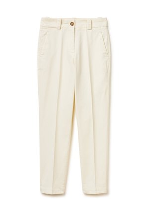 Kremowe, szyte na miarę spodnie z szlufkami na pasek, bocznymi kieszeniami, zapięciem na guziki z przodu i wąskimi, zwężanymi nogawkami.
