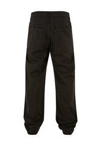 Pantalons larges et sombres en coton. Comprend deux poches arrière et une texture lisse et unie avec une taille élastiquée.