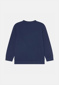 Sudadera azul marino, de mangas largas, cuello redondo, con puños y dobladillo acanalados. Fabricada en tela suave con una textura lisa, diseño liso sin patrones.