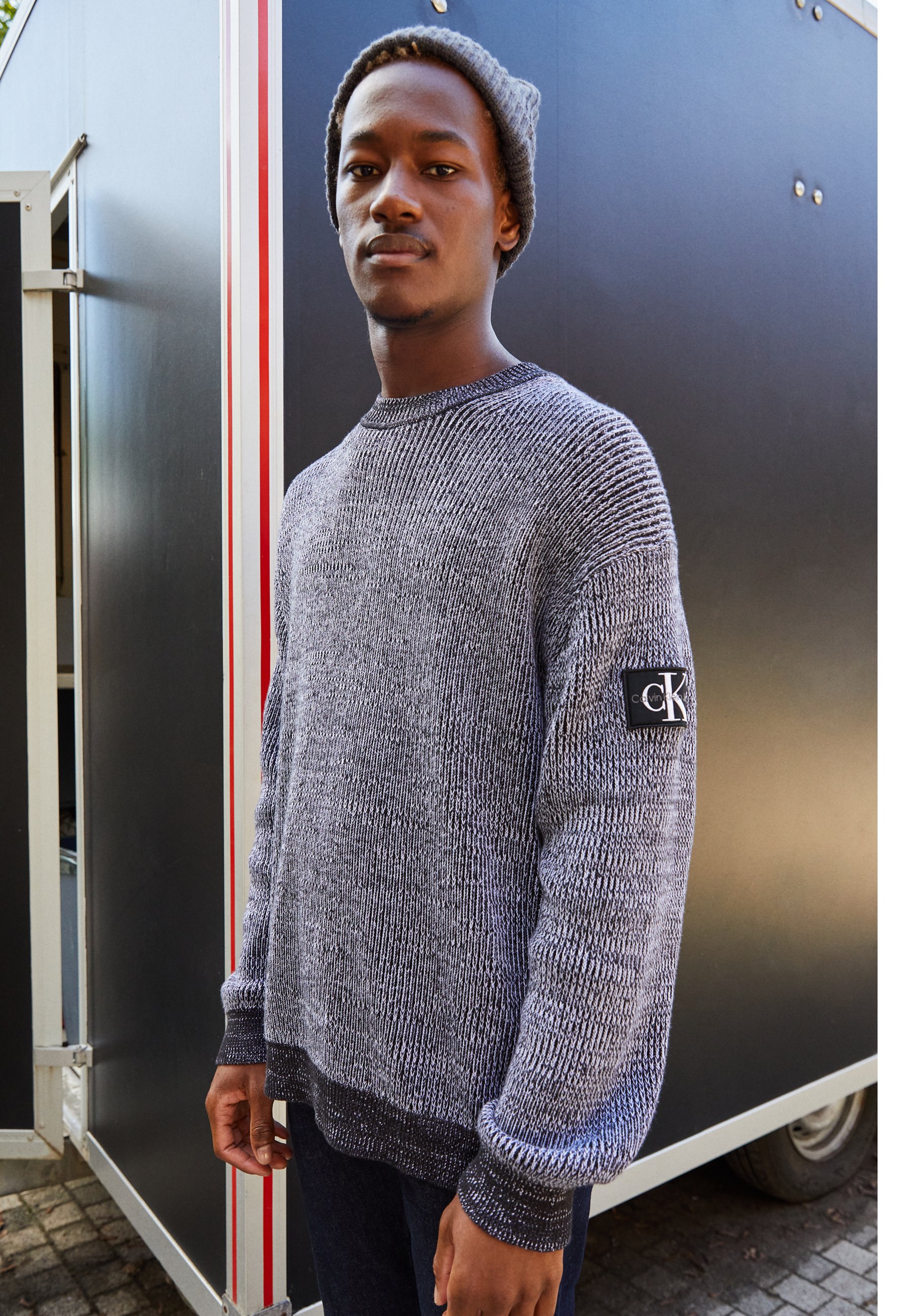 Calvin Klein Jeans BADGE PLATED CREW NECK - Jumper - black/bright  white/black - Zalando.co.uk