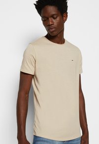 Tommy Jeans SLIM JASPE CREW NECK - Basic póló - savannah sand