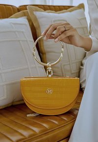 Victoria Hyde VINTAGE HALF-MOON - Ručna torba - senf