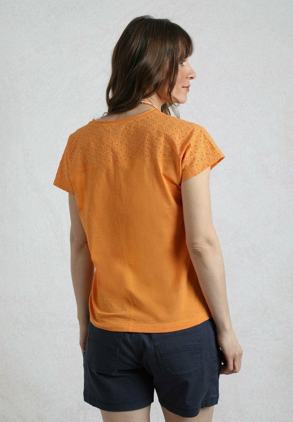 PERNILLE CUTAWAY - Print T-shirt - orange