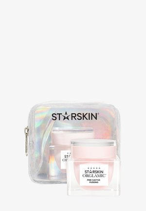 Deux pots roses de soin pour la peau au cactus, à la texture de pudding, sont placés dans une pochette transparente irisée STARSKIN à fermeture éclair, sur fond blanc.