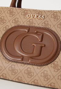 Guess MIETTA SOCIETY SATCHEL - Borsa a mano - latte/brown