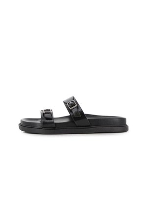 Sandalia tipo chancla negra con dos correas ajustables con hebillas y suela plana, mostrada de lado sobre un fondo blanco.
