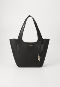 Sac fourre-tout en simili cuir noir à texture granuleuse avec doubles anses, accent logo en or et détail de porte-clés détachable. Design à large ouverture.