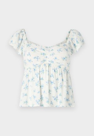 Top alb cu maneci scurte, decorat cu un model floral în nuanțe de albastru deschis și verde, având un detaliu pliat la bust și o croi lejer.