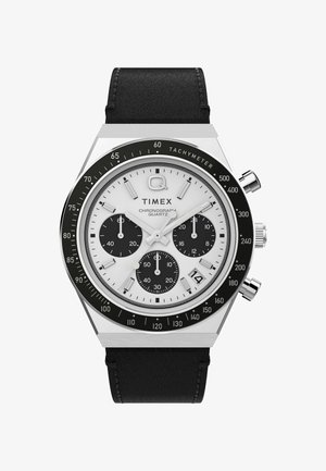 Quarz-Chronograph mit einem silbernen Edelstahlgehäuse, weißem Ziffernblatt, schwarzen Subdials und schwarzem Lederarmband. Verfügt über eine Tachymeterskala.