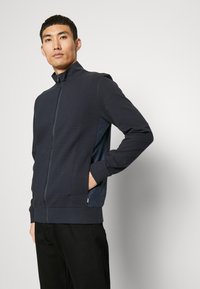 Thumbnail Image 4